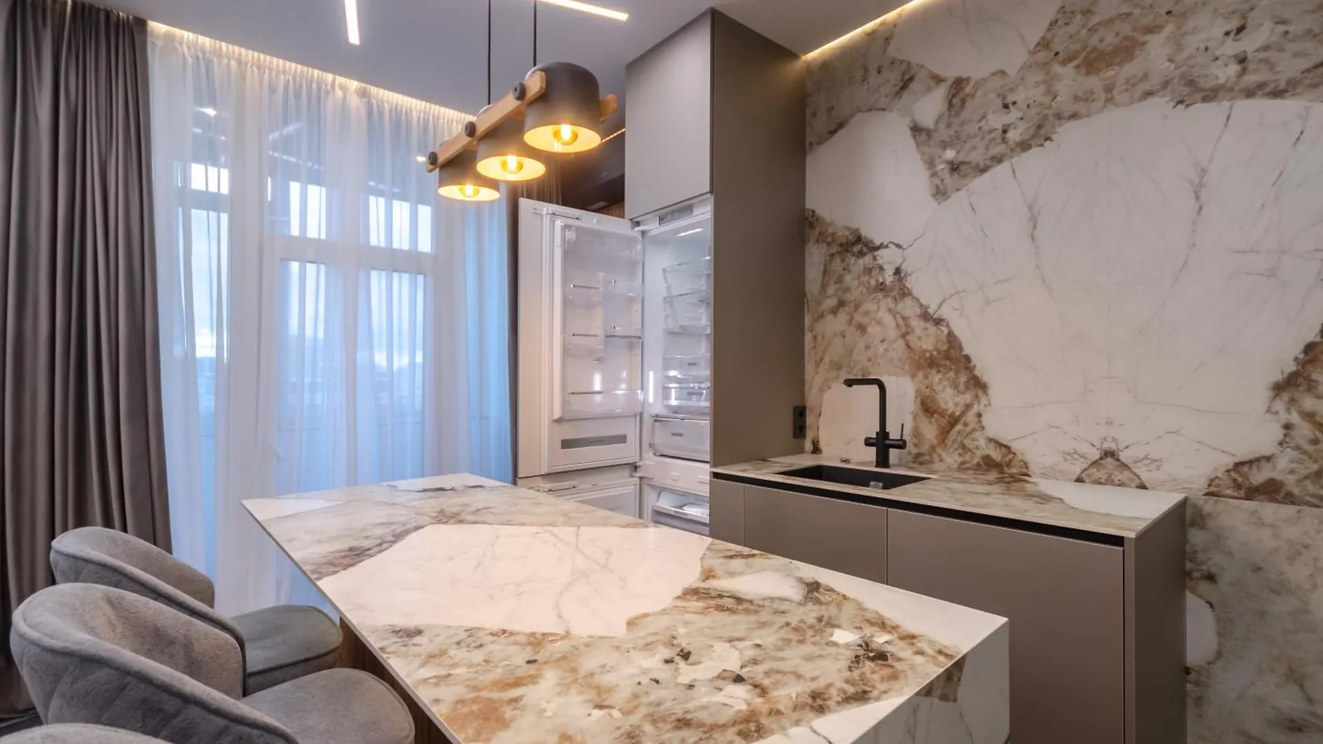 Petrovdom Apartments 18-196 In Rc Manhattan City,Beresteiskyi 11 Kiev Ukrayna