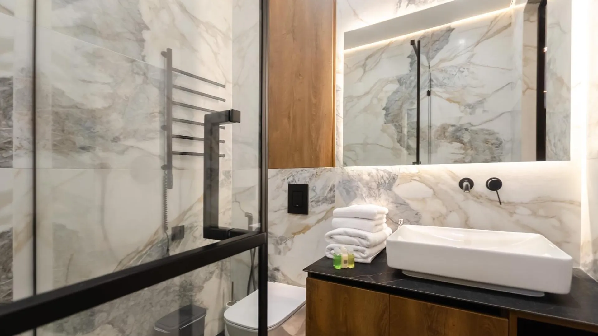 Petrovdom Apartments 18-196 In Rc Manhattan City,Beresteiskyi 11 Kyiv Ukraine