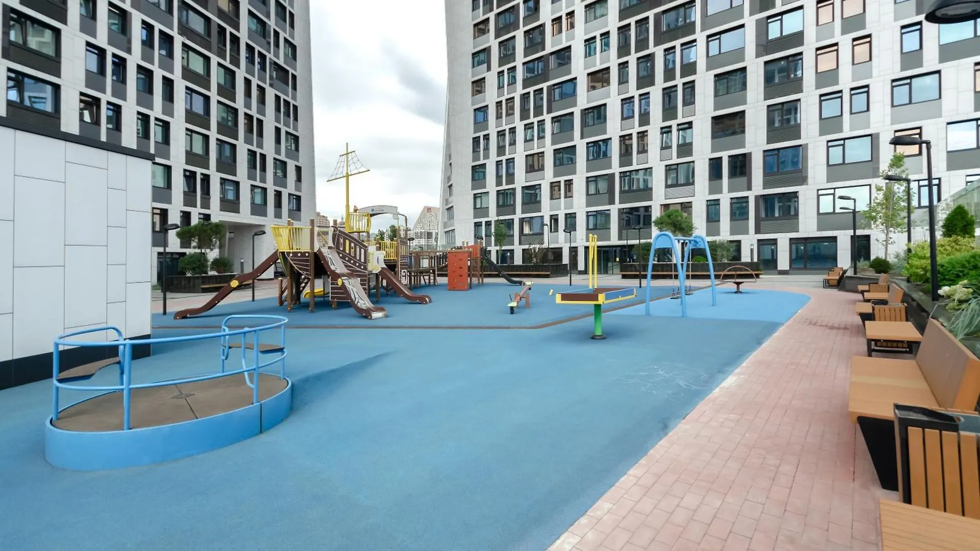 Petrovdom Apartments 18-196 In Rc Manhattan City,Beresteiskyi 11 Kyiv Ukraine